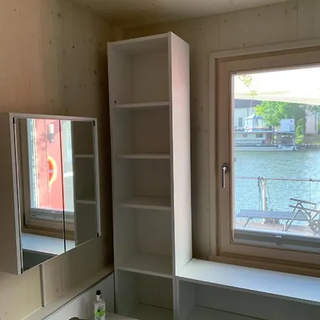 Waterside Living - Hausboot Botel